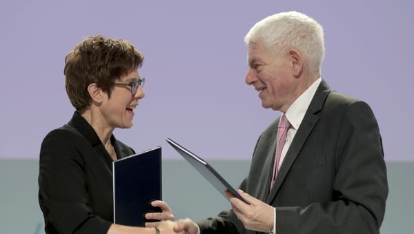 German Defence Minister Annegret Kramp-Karrenbauer, left, and Josef Schuster, President of the Central Council of Jews in Germany, right, shake hands after they sign a treaty on rabbis in the German forces in Berlin, 20 December 20. - Sputnik International