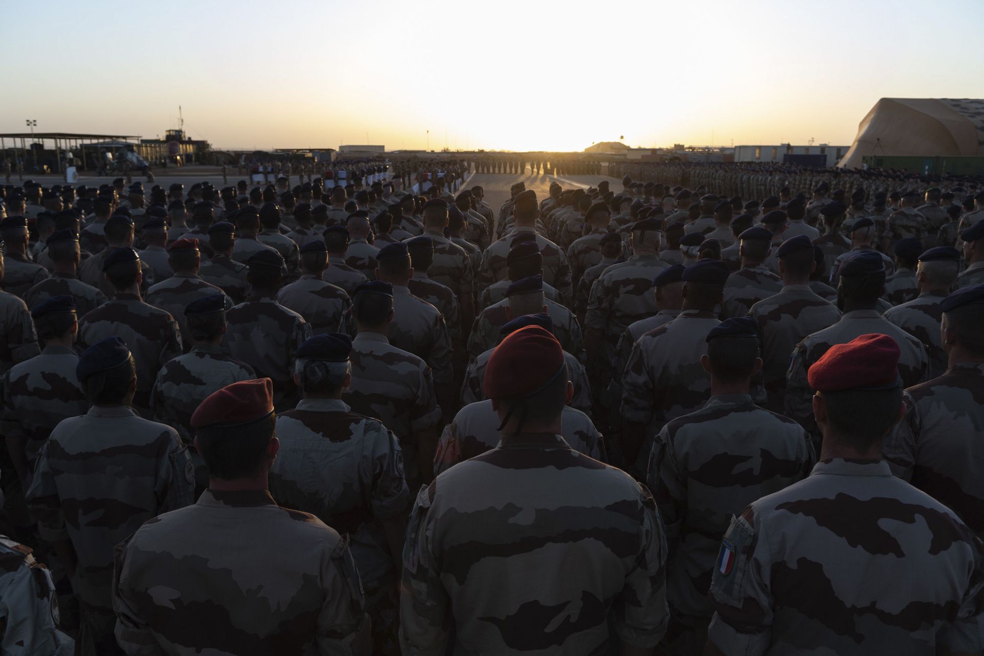 In this Saturday, Nov. 30, 2019 photo provided by French Defense Communication and Audiovisual Department (ECPAD), French soldiers attend a ceremony before loading the coffins of the 13 French soldiers into a military plane, in Gao, Mali. France will pay Monday a national homage for the 13 French soldiers killed inan helicopter collision while fighting Islamic State group-linked extremists In this Saturday, Nov. 30, 2019 photo provided by French Defense Communication and Audiovisual Department (ECPAD), French soldiers attend a ceremony before loading the coffins of the 13 French soldiers into a military plane, in Gao, Mali. France will pay Monday a national homage for the 13 French soldiers killed inan helicopter collision while fighting Islamic State group-linked extremists - Sputnik International, 1920, 17.02.2022