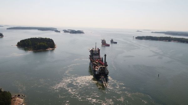Allseas pipe-lying vessel, lays Balticconnector pipeline in Gulf of Finland - Sputnik International