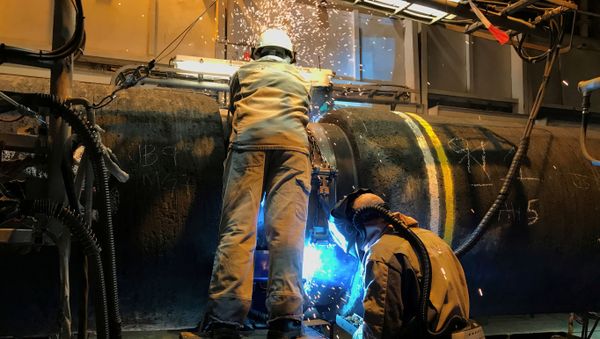 Specialists work onboard Allseas' deep sea pipe laying ship Solitaire to prepare pipe for Nord Stream 2 pipeline in the Baltic Sea September 13, 2019 - Sputnik International