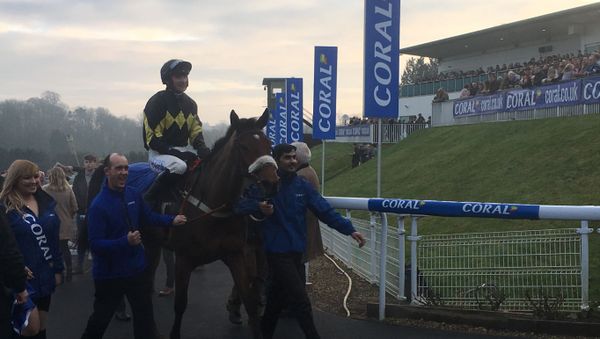 Elegant Escape being led in having won the 2018 Welsh Grand National  - Sputnik International