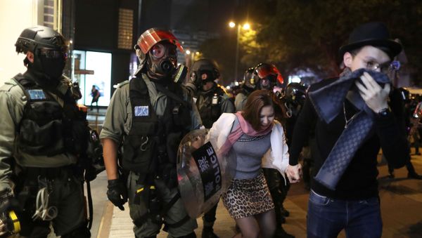 People run away from tear gas during a Christmas Eve Hong Kong protest march outside the Harbour City mall in Hong Kong, China, December 24, 2019 - Sputnik International