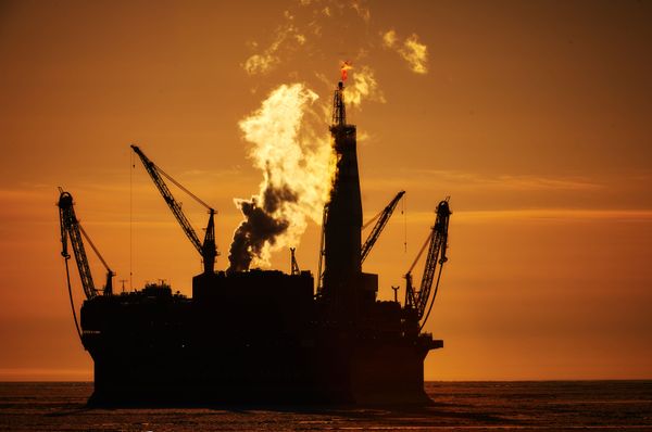 Europe Could Face Oil Crisis as Crude Extraction Declines, Think Tank Claims - Sputnik International