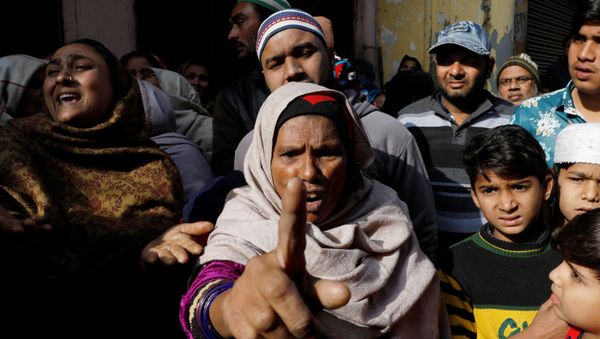 Saira, mother of Aleem Ansari, who died during clashes with police following protests against a new citizenship law, mourn outside their house in Meerut, in the northern state of Uttar Pradesh, India, December 24, 2019 - Sputnik International
