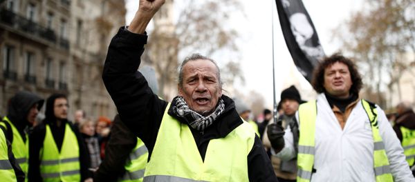 Protestors wearing yellow vests attend a demonstration against French government's pensions reform plans in Paris as part of a second day of national strike and protests in France, December 10, 2019. Protestors wearing yellow vests attend a demonstration against French government's pensions reform plans in Paris as part of a second day of national strike and protests in France, December 10, 2019. - Sputnik International