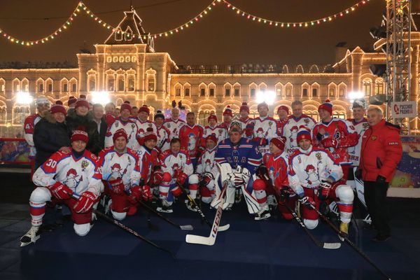 Vladimir Putin Participates in Night Hockey League Friendly Match - Sputnik International