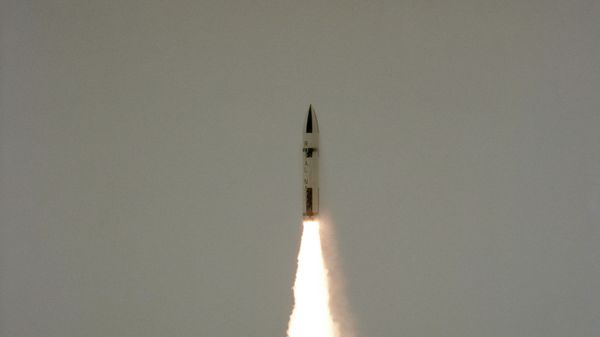 Polaris missile launch from HMS Revenge - Sputnik International