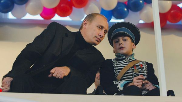 20 Years of Vladimir Putin: Kremlin Releases Never-Before-Seen Photos With Russian President - Sputnik International