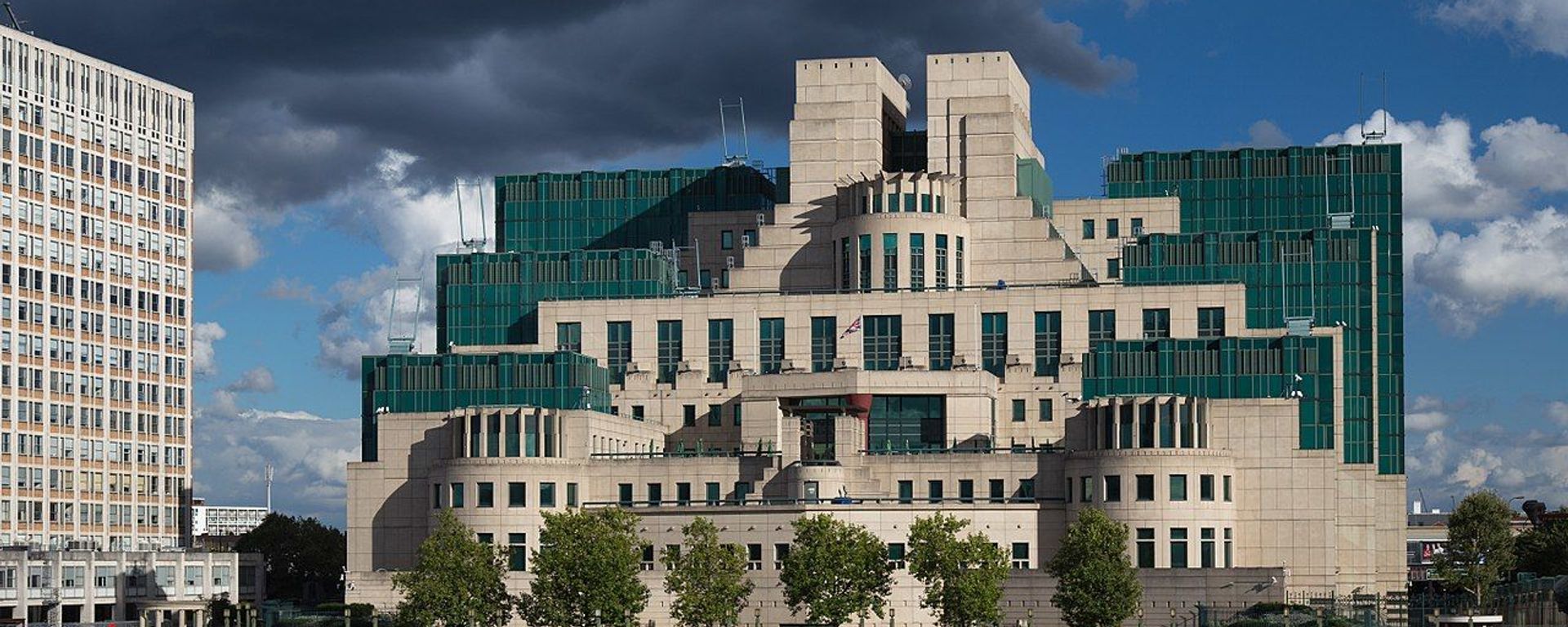 The SIS Building (or MI6 Building) at Vauxhall Cross, London, houses the headquarters of the British Secret Intelligence Service (SIS, MI6) - Sputnik International, 1920, 27.06.2025