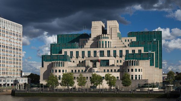 The SIS Building (or MI6 Building) at Vauxhall Cross, London, houses the headquarters of the British Secret Intelligence Service (SIS, MI6) - Sputnik International