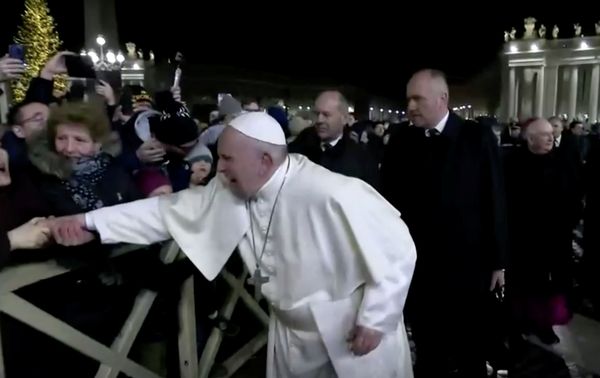 Pope Francis Reveals Why He Slapped Overzealous Admirer - Sputnik International