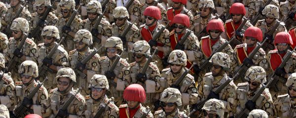 Iranian army troops march - Sputnik International