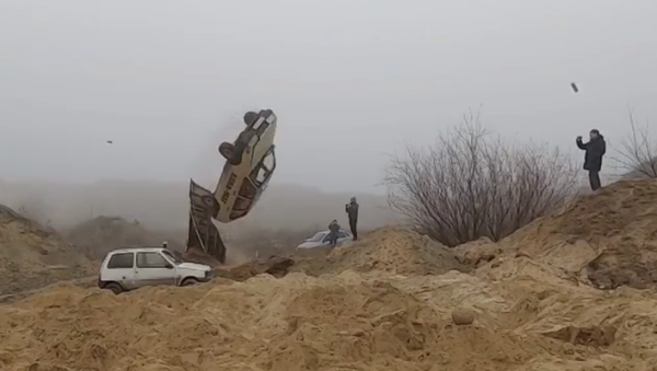 Video: Russian Stunt Driver Repeats Car Jump From James Bond’s ‘The Man With The Golden Gun’ - Sputnik International