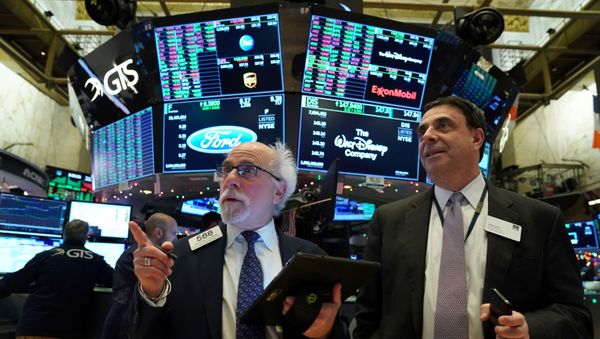 Traders work at the New York Stock Exchange (NYSE) in New York, U.S., January 2, 2020 Traders work at the New York Stock Exchange (NYSE) in New York, U.S., January 2, 2020 - Sputnik International