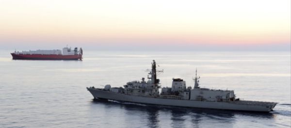 British navy vessel HMS Montrose escorts another ship - Sputnik International