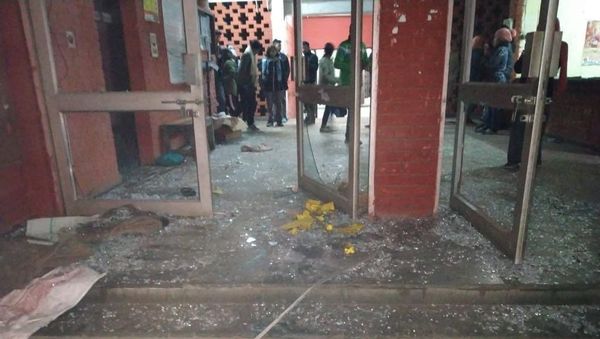 Students and teachers at India's Jawaharlal Nehru University (JNU) were attacked by unidentified masked men and women on the university campus in New Delhi on Sunday. - Sputnik International
