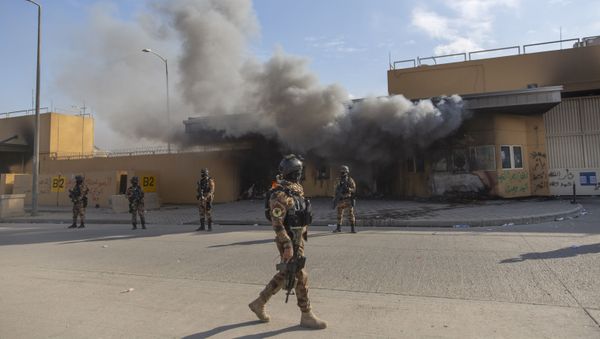 Iraqi army soldiers are deployed in front of the U.S. embassy, in Baghdad Iraqi army soldiers are deployed in front of the U.S. embassy, in Baghdad - Sputnik International