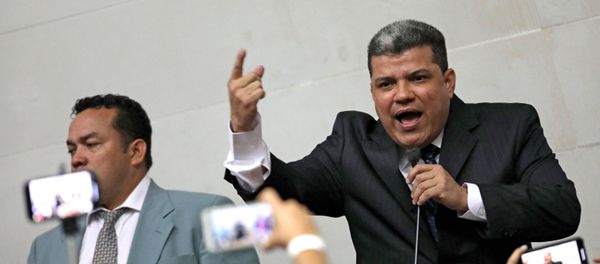 Lawmaker Luis Parra speaks during a swearing-in ceremony at Venezuela's National Assembly in Caracas, Venezuela January 5, 2020 - Sputnik International