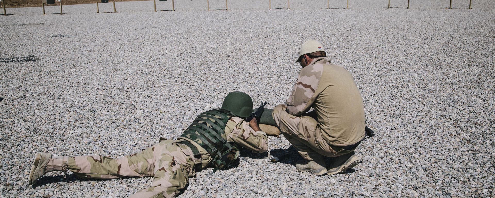 In this March 9, 2016 file image, a Dutch army trainer, right, helps a Kurdish Peshmerga soldier during a military training session at a shooting range, at Bnaslawa Military Base in Irbil, northern Iraq. In this March 9, 2016 file image, a Dutch army trainer, right, helps a Kurdish Peshmerga soldier during a military training session at a shooting range, at Bnaslawa Military Base in Irbil, northern Iraq. - Sputnik International, 1920, 24.01.2025