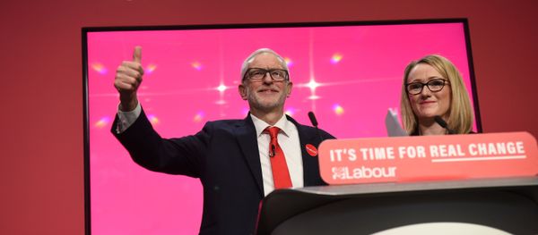 Britain's  Labour Party shadow Business Secretary Rebecca Long-Bailey (R) stands with Britain's opposition Labour Party leader Jeremy Corbyn during the launch of the Labour party election manifesto in Birmingham, northwest England on November 21, 2019. - Sputnik International