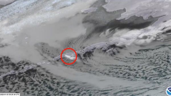 Shishaldin Volcano eruption in Alaska - Sputnik International
