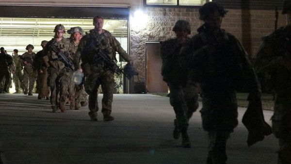 The first contingent of a paratroop infantry battalion from the U.S. Army's 82nd Airborne Division bound for Kuwait prepare to leave Fort Bragg, North Carolina, U.S. January 1, 2020. U.S. 82nd Airborne Division - Sputnik International