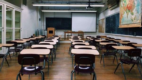 Classroom with desks Classroom with desks - Sputnik International