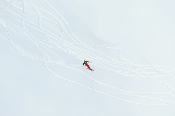 A person is skiing in the 'Gorky Gorod' resort in Russia's Sochi. A person is skiing in the 'Gorky Gorod' resort in Russia's Sochi. - Sputnik International