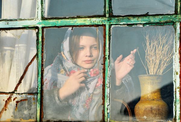 A girl looks out of the window during Christmas fortune-telling in the village of Chernorechye in the Chelyabinsk region. A girl looks out of the window during Christmas fortune-telling in the village of Chernorechye in the Chelyabinsk region. - Sputnik International