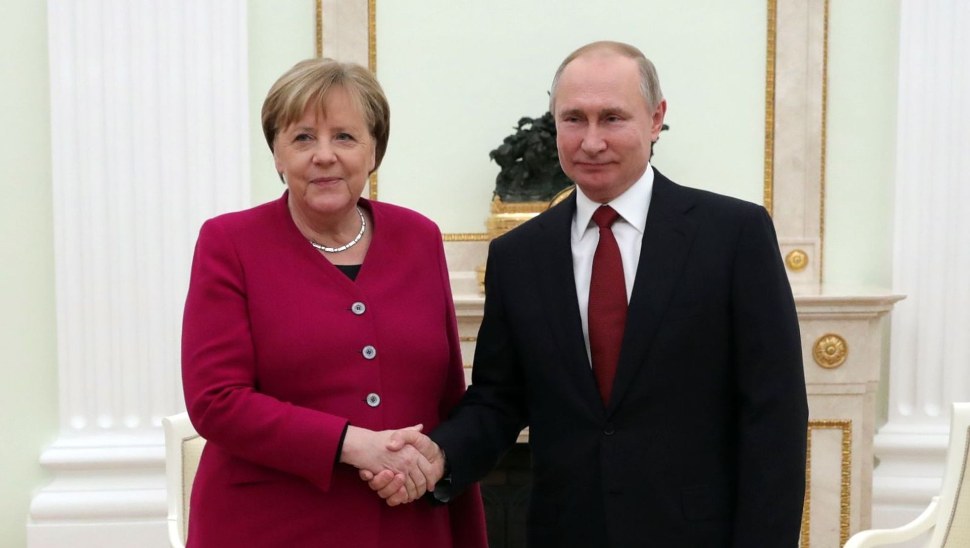 Russian President Putin meets with German Chancellor Merkel Russian President Putin meets with German Chancellor Merkel - Sputnik International, 1920, 22.06.2021