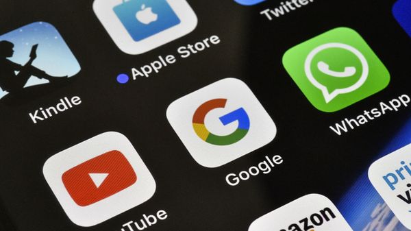 The icons of Google, WhatsApp and YouTube are pictured on an iPhone on Thursday, Nov. 15, 2018 in Gelsenkirchen, Germany The icons of Google, WhatsApp and YouTube are pictured on an iPhone on Thursday, Nov. 15, 2018 in Gelsenkirchen, Germany - Sputnik International