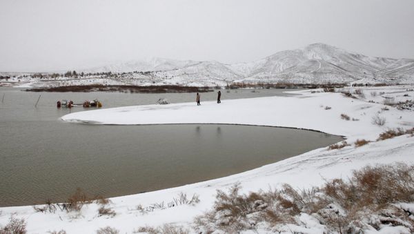 People visit the snow-covered Hanna Lake after a snowfall on the outskirts of Quetta, Pakistan January 12, 2020 - Sputnik International