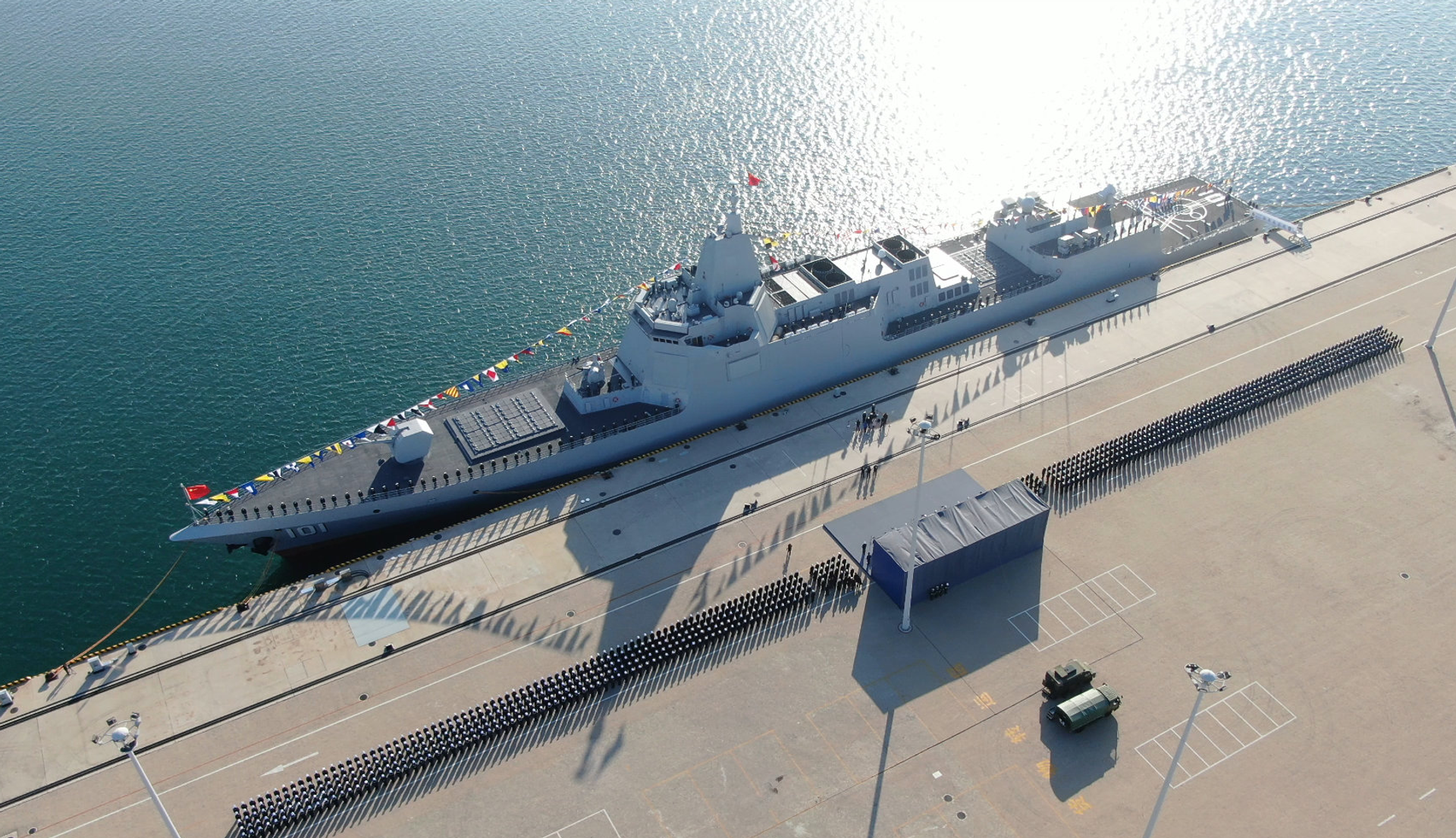 The People's Liberation Army Navy commissioned its first Type 055 warship, Nanchang, on Sunday in Qingdao The People's Liberation Army Navy commissioned its first Type 055 warship, Nanchang, on Sunday in Qingdao - Sputnik International, 1920, 19.12.2022