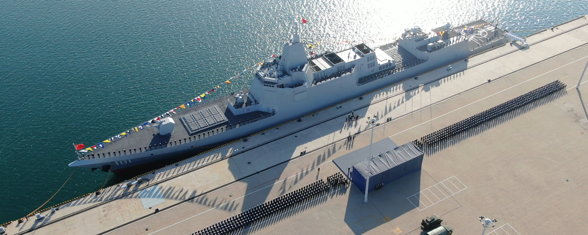 The People's Liberation Army Navy commissioned its first Type 055 warship, Nanchang, on Sunday in Qingdao The People's Liberation Army Navy commissioned its first Type 055 warship, Nanchang, on Sunday in Qingdao - Sputnik International, 1920, 13.01.2020