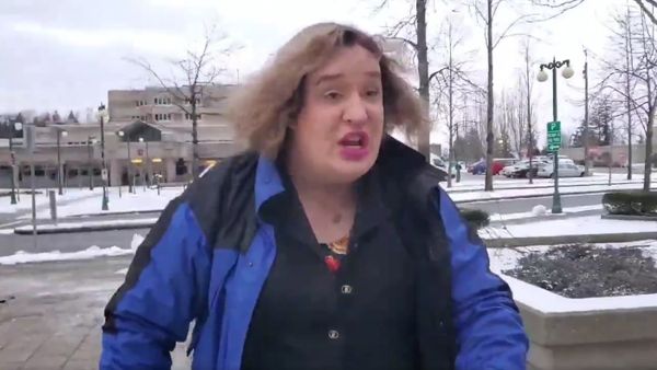 Jessica Yaniv seen in a screengrab from a video filmed outside of the Provincial Court of British Columbia on Monday - Sputnik International