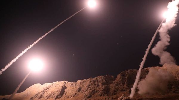 In this photo released on Monday, Oct. 1, 2018, by the Iranian Revolutionary Guard, missiles are fired from city of Kermanshah in western Iran targeting the Islamic State group in Syria. - Sputnik International