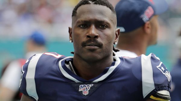 FILE - In this Sunday, Sept. 15, 2019, file photo, New England Patriots wide receiver Antonio Brown (17) on the sidelines,during the first half at an NFL football game against the Miami Dolphins in Miami Gardens, Fla. The Patriots released Brown on Friday, Sept. 20, 2019. (AP Photo/Lynne Sladky, File) - Sputnik International