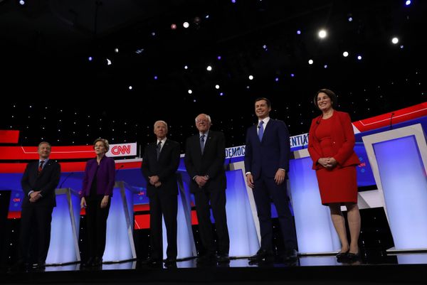 US Media Reveal Details of Warren-Sanders Post-Debate Conversation US Media Reveal Details of Warren-Sanders Post-Debate Conversation - Sputnik International