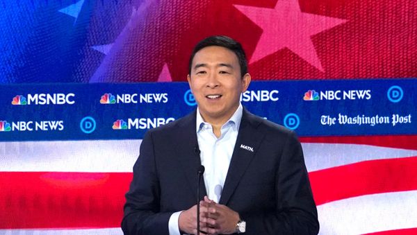 Democratic presidential candidate and entrepreneur Andrew Yang speaks during the U.S. Democratic presidential candidates debate at the Tyler Perry Studios in Atlanta, Georgia, U.S. November 20, 2019 - Sputnik International