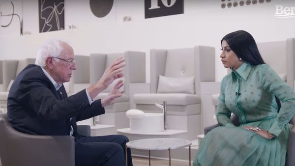 Bernie x Cardi B Bernie x Cardi B - Sputnik International