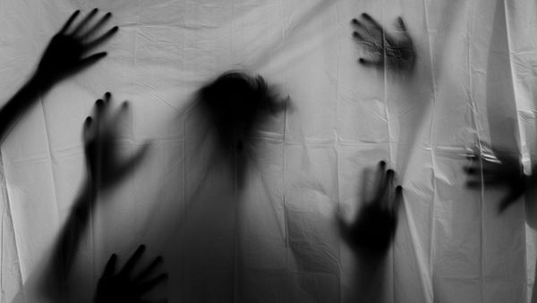 Shadows of female hands - Sputnik International