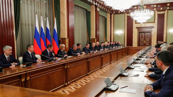 Russian President Vladimir Putin and Russian Prime Minister Dmitry Medvedev attend a meeting with the Russian government members - Sputnik International