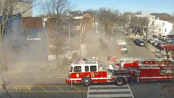Building Suddenly Collapses Onto Sidewalk in Washington, DC - Sputnik International