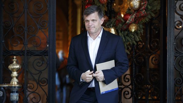 Historian Douglas Brinkley leaves Mar-a-Lago after meeting with President-elect Donald Trump - Sputnik International