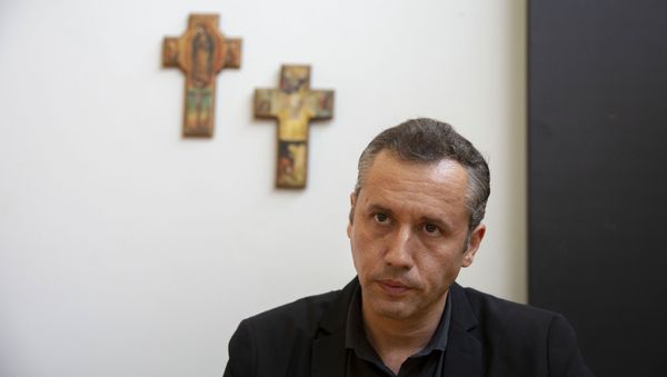 Roberto Alvim, director of theater, dance and opera at the Brazil's National Arts Foundation, poses for pictures in Brasilia, Brazil, Friday, Oct. 25, 2019 - Sputnik International