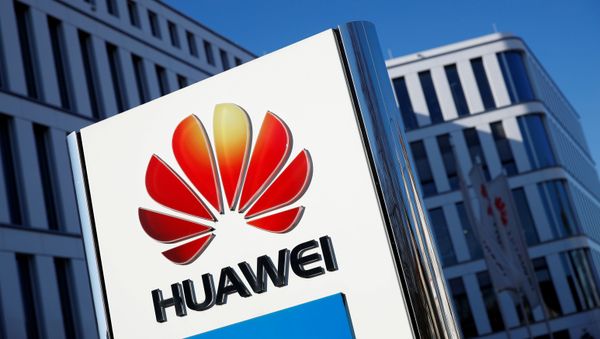 The logo of Huawei Technologies is pictured in front of the German headquarters of the Chinese telecommunications giant in Duesseldorf, Germany, February 18, 2019.   - Sputnik International