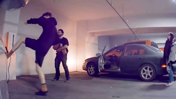 Tesla Sentry mode (dashcam) captures guys attempting to break charging plug - Sputnik International