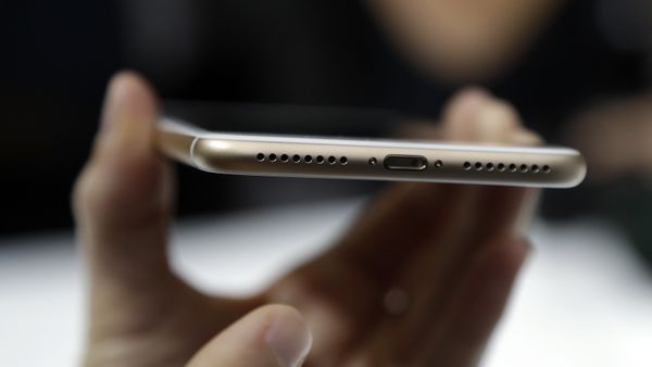 The lightning port of an iPhone 7 - Sputnik International