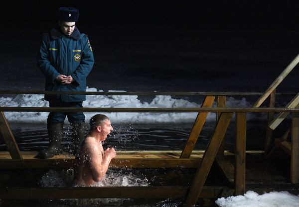 Russians Celebrate Epiphany by Bathing in Icy Waters - Photos Russians Celebrate Epiphany by Bathing in Icy Waters - Photos - Sputnik International