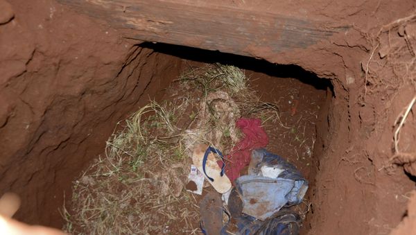 Clothes are seen in a tunnel entrance at Pedro Juan Caballero city jail in Paraguay - Sputnik International